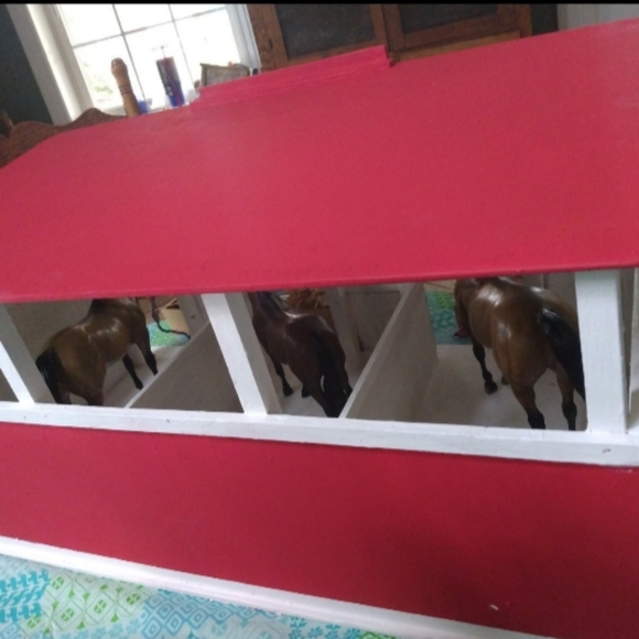 Breyer horses with handmade stables and loads of accessories - Picture 4 of 6